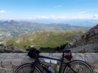 Les Alpes avec  un vélo qui gêne .jpg
